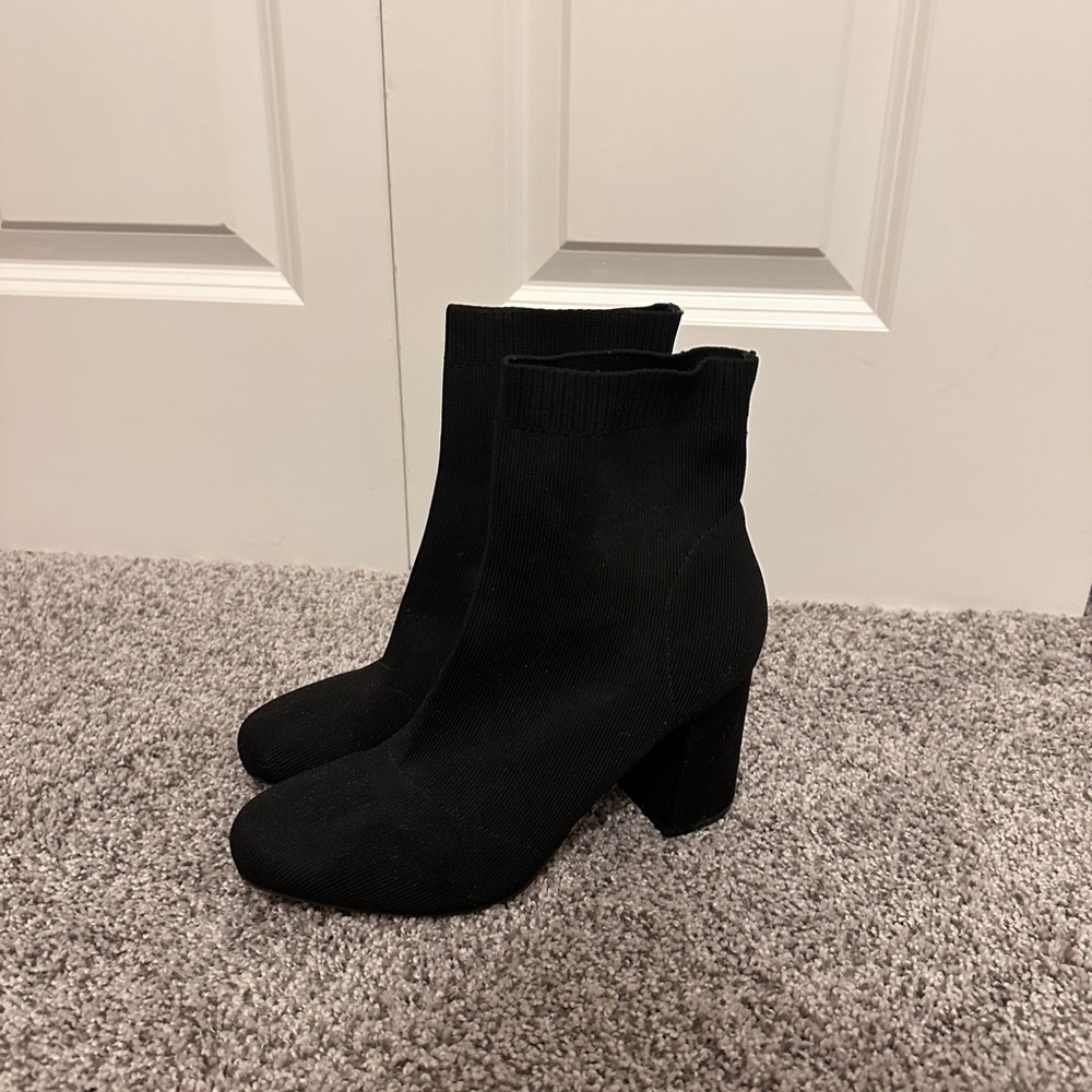 Black heeled boots